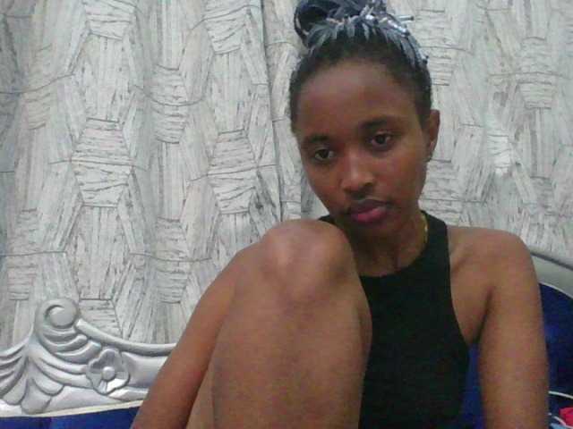 le modèle shanizz001 est en webcam porno dans un show sur le site bongacams, il possède les tags suivants: Ebony,Brunette,Hairy