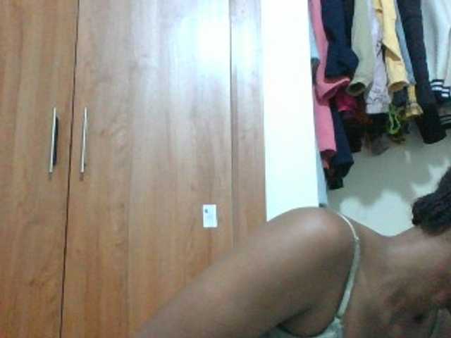shanizz001 live cam on BongaCams