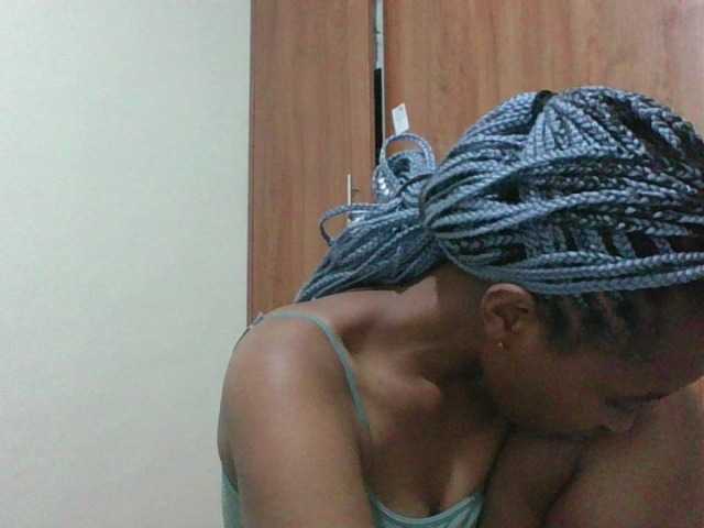 shanizz001's BongaCams show and profile