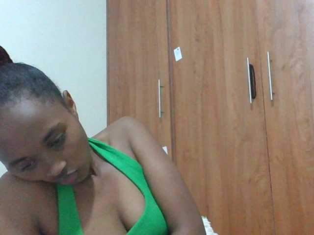 shanizz001 live cam on BongaCams