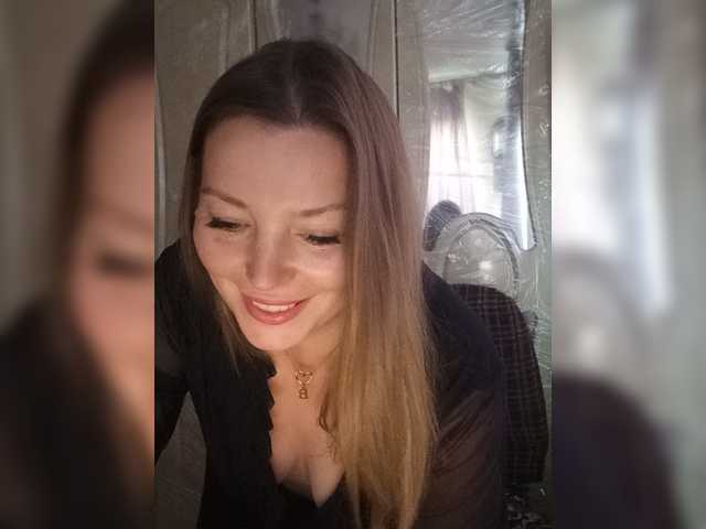 VselenaSun402 live cam on BongaCams
