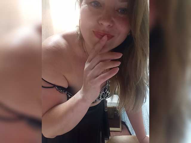 VselenaSun402 live cam on BongaCams