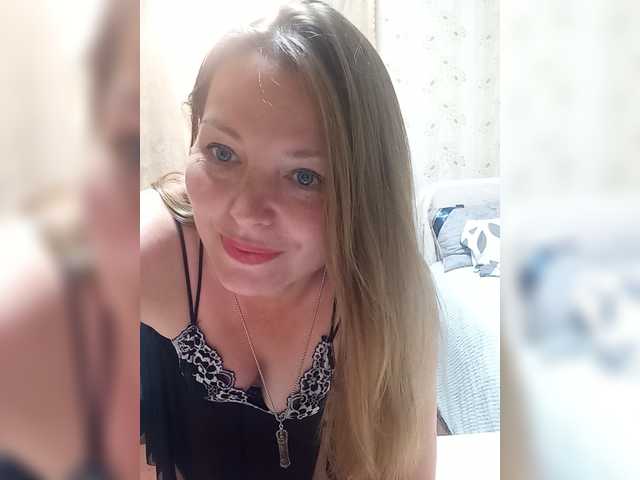 VselenaSun402 live cam on BongaCams