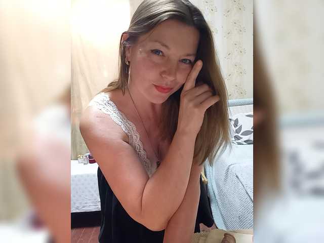 VselenaSun402 live cam on BongaCams