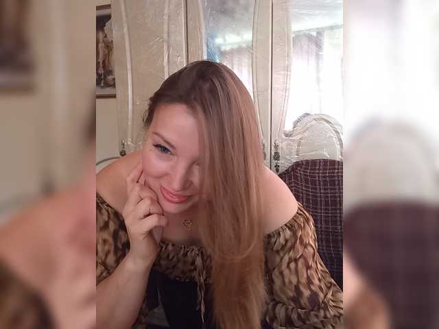 VselenaSun402 live cam on BongaCams