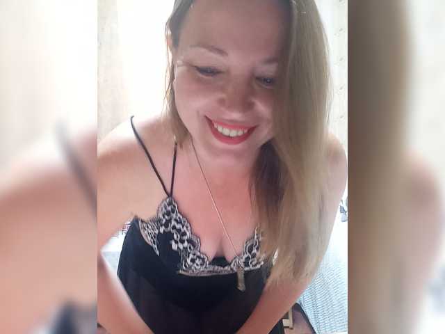 VselenaSun402 live cam on BongaCams
