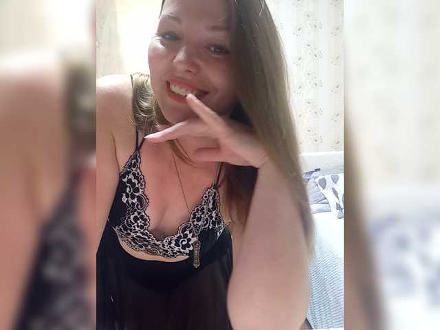 VselenaSun402 live cam on BongaCams