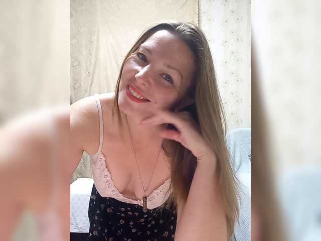 VselenaSun402 live cam on BongaCams