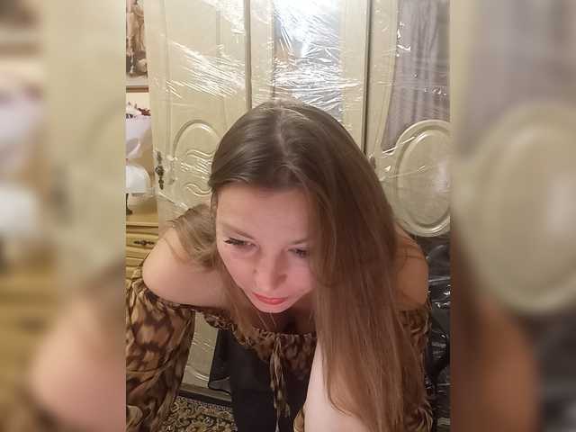 VselenaSun402 live cam on BongaCams