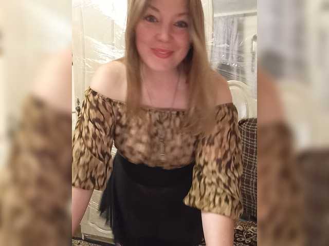 VselenaSun402 live cam on BongaCams