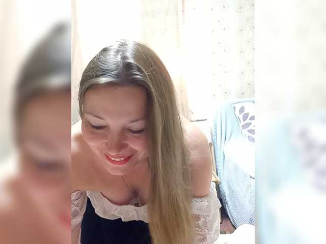 VselenaSun402 live cam on BongaCams