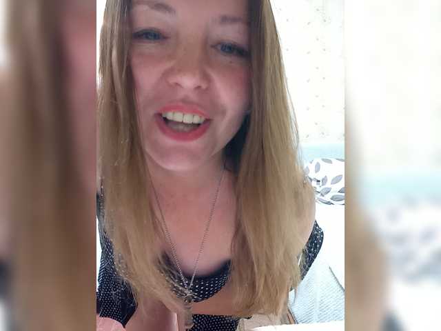 VselenaSun402 live cam on BongaCams