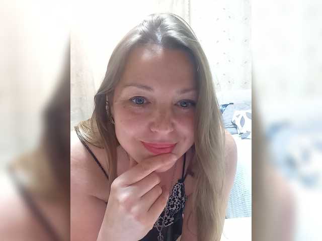 VselenaSun402 live cam on BongaCams