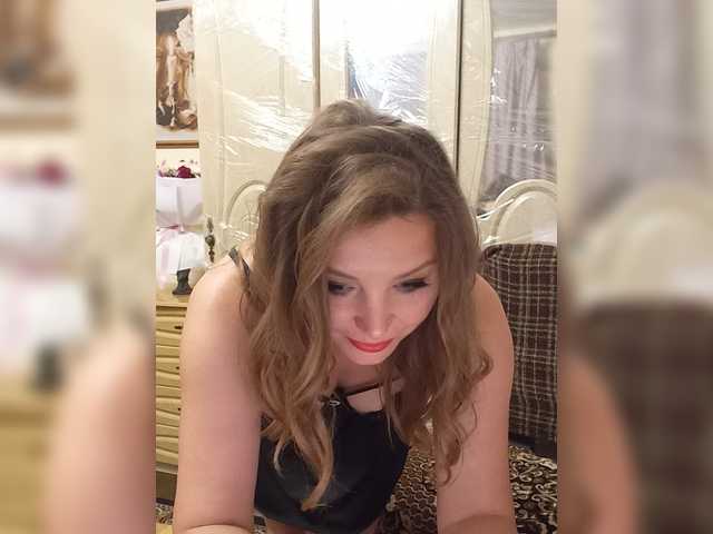 VselenaSun402 live cam on BongaCams