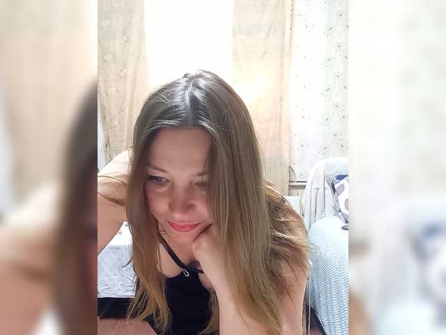VselenaSun402 live cam on BongaCams
