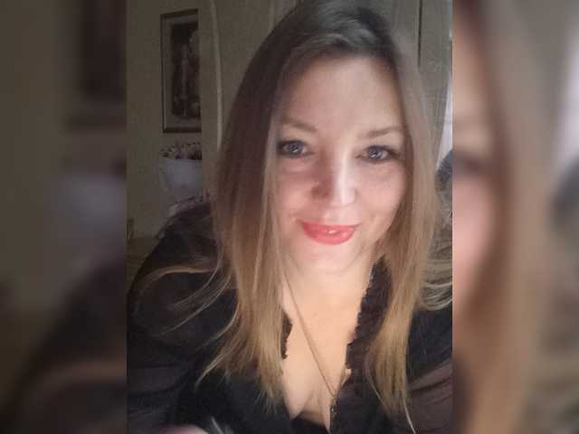 VselenaSun402 live cam on BongaCams