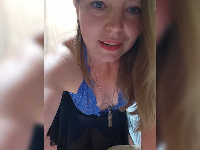 VselenaSun402 live cam on BongaCams