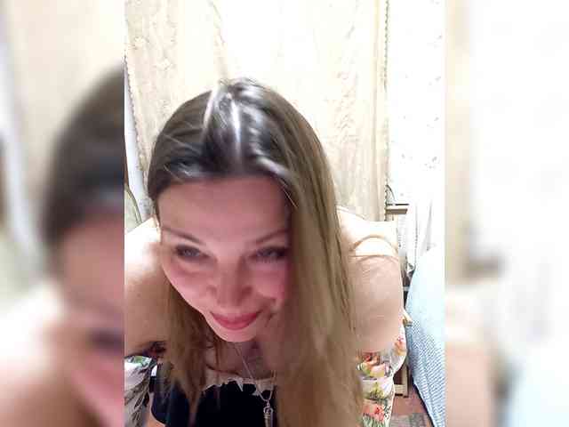 VselenaSun402 Live Webcam on BongaCams