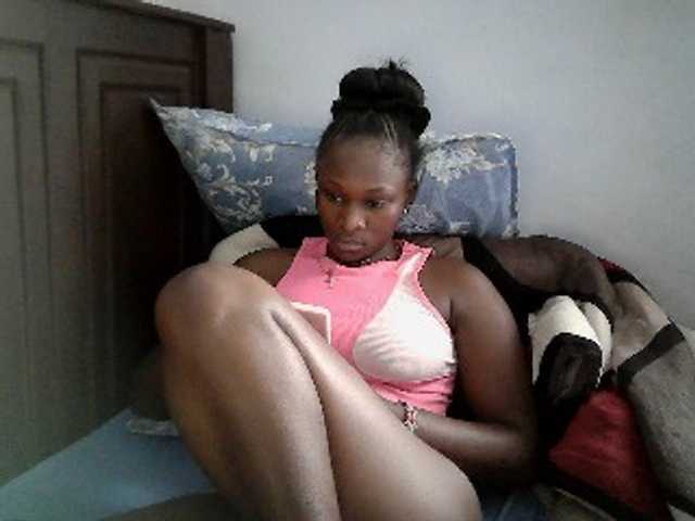 le modèle Tightpussy est en webcam porno dans un show sur le site bongacams, il possède les tags suivants: Ebony,Brunette,Hairy