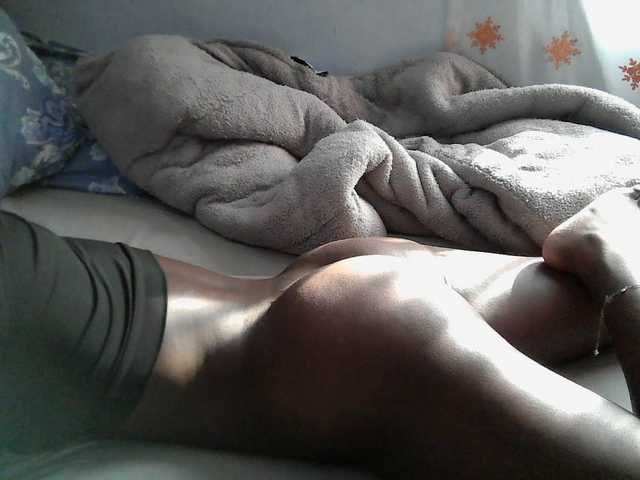 Tightpussy live cam on BongaCams