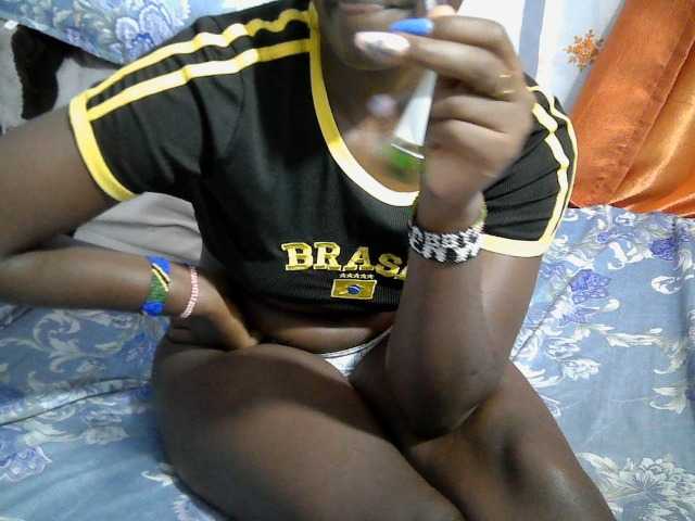 Tightpussy live cam on BongaCams