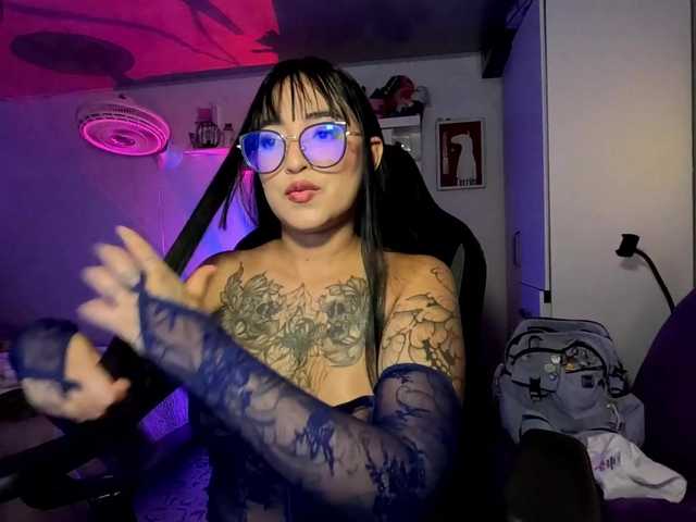 apurpletulip live cam on BongaCams