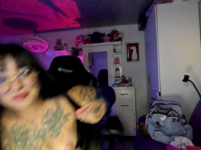apurpletulip live cam on BongaCams