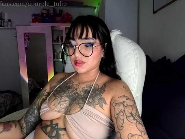 apurpletulip live cam on BongaCams