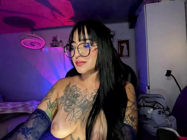 apurpletulip live cam on BongaCams