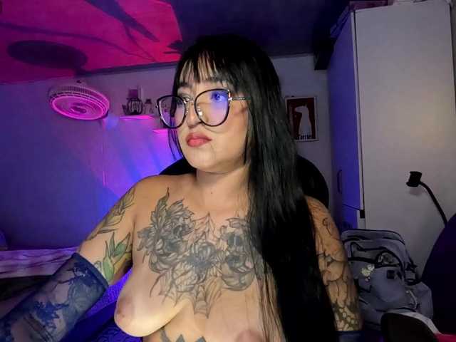 apurpletulip live cam on BongaCams
