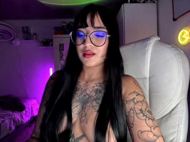 apurpletulip live cam on BongaCams