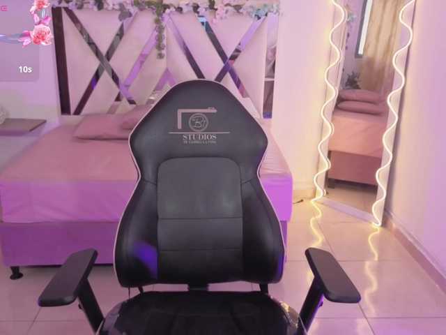 ZURY-TAY live cam on BongaCams