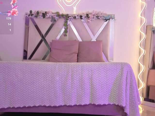 ZURY-TAY live cam on BongaCams