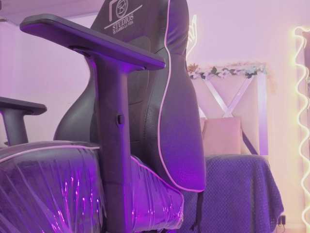 ZURY-TAY live cam on BongaCams