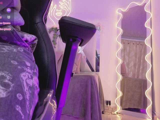 ZURY-TAY live cam on BongaCams