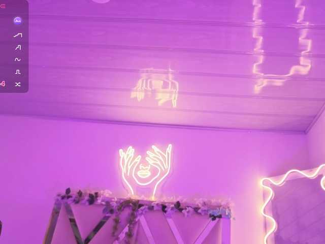 ZURY-TAY live cam on BongaCams