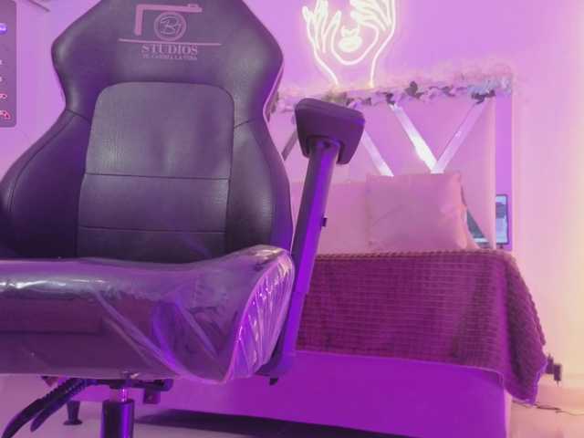ZURY-TAY live cam on BongaCams