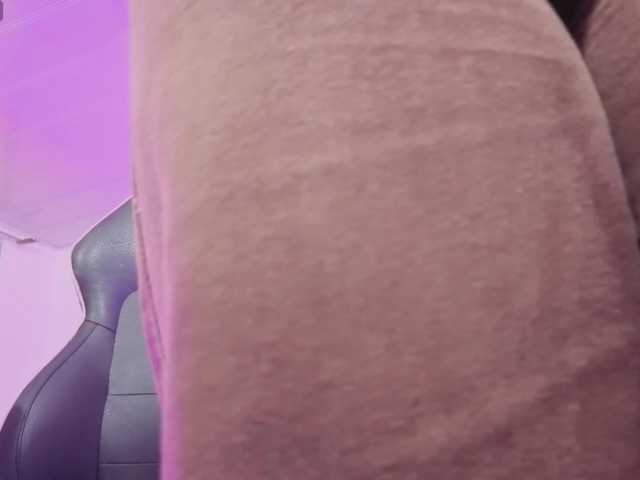 ZURY-TAY live cam on BongaCams