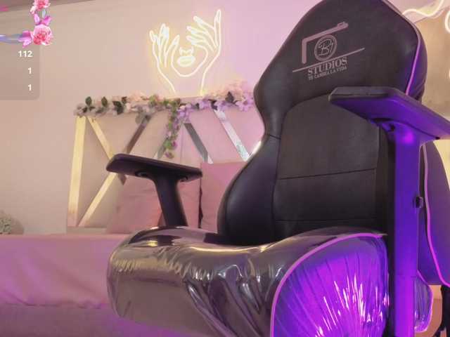 ZURY-TAY live cam on BongaCams