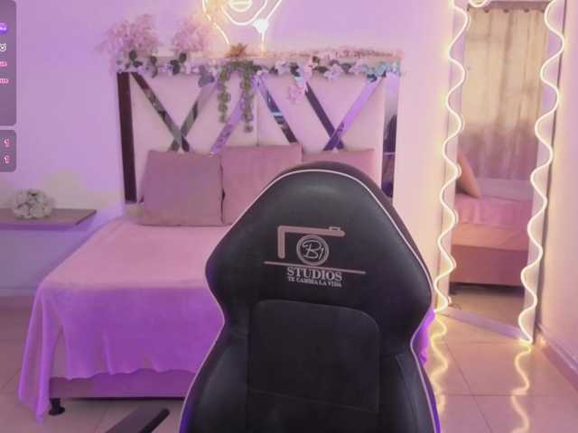 ZURY-TAY live cam on BongaCams