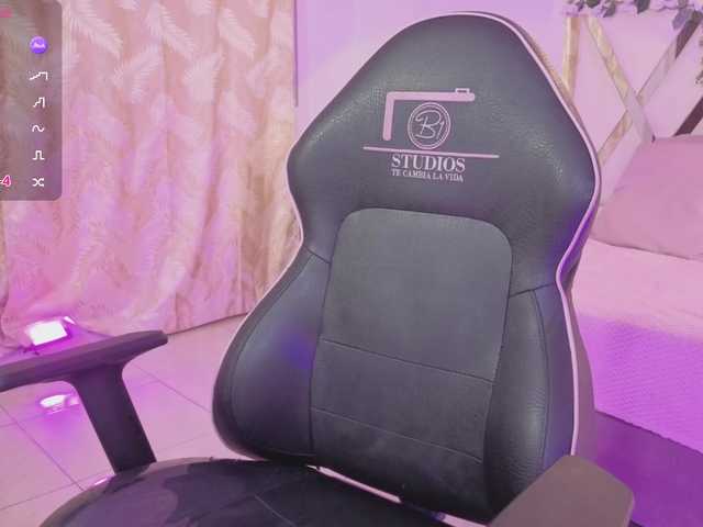 ZURY-TAY webcam bongacams model stream image