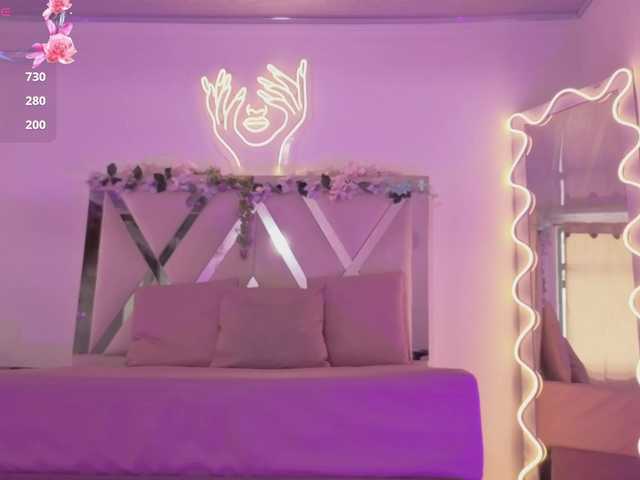 ZURY-TAY live cam on BongaCams