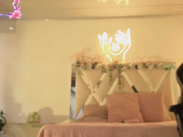 ZURY-TAY live cam on BongaCams