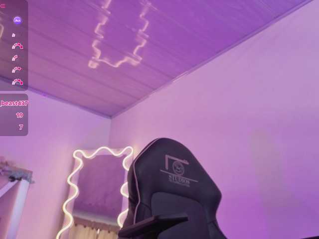 ZURY-TAY live cam on BongaCams