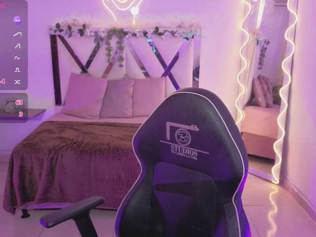 ZURY-TAY live cam on BongaCams