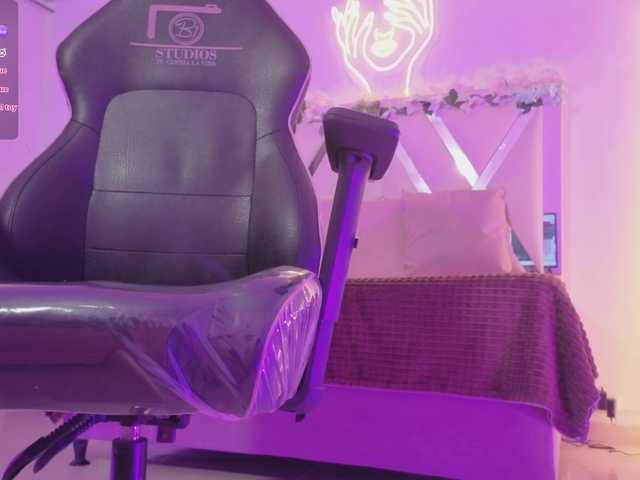 ZURY-TAY live cam on BongaCams