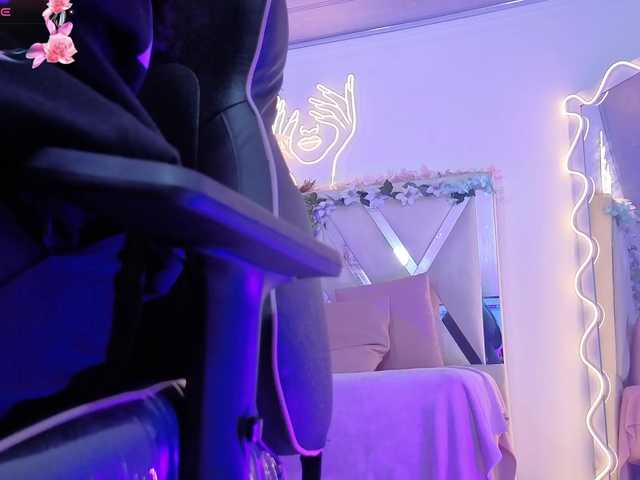 ZURY-TAY live cam on BongaCams