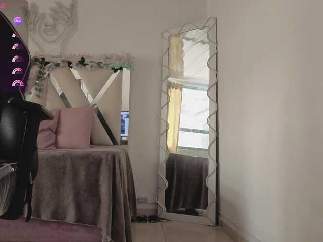 ZURY-TAY live cam on BongaCams