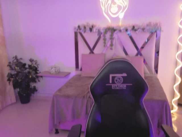 ZURY-TAY live cam on BongaCams