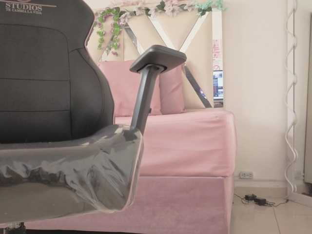 ZURY-TAY live cam on BongaCams